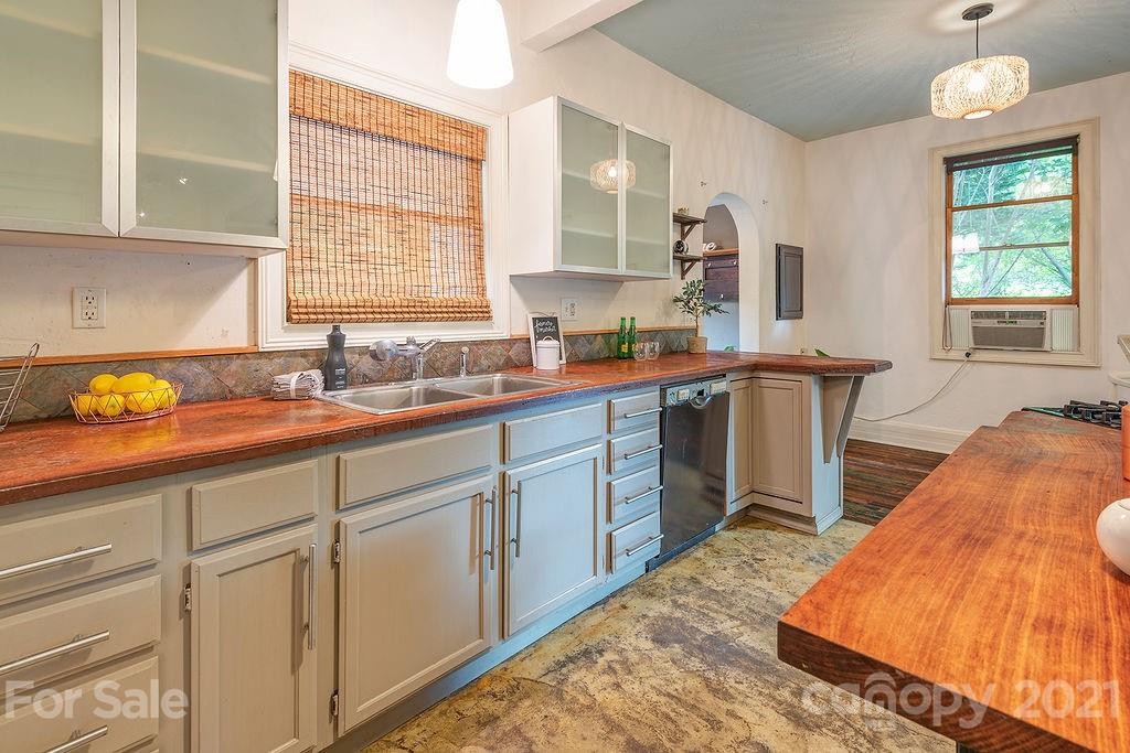 14 1/2 Pine Grove Avenue Asheville NC 28801