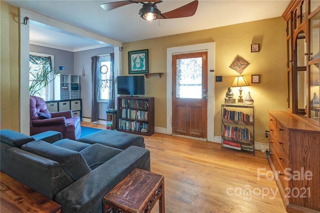 19 Ezelle Street Asheville NC 28806