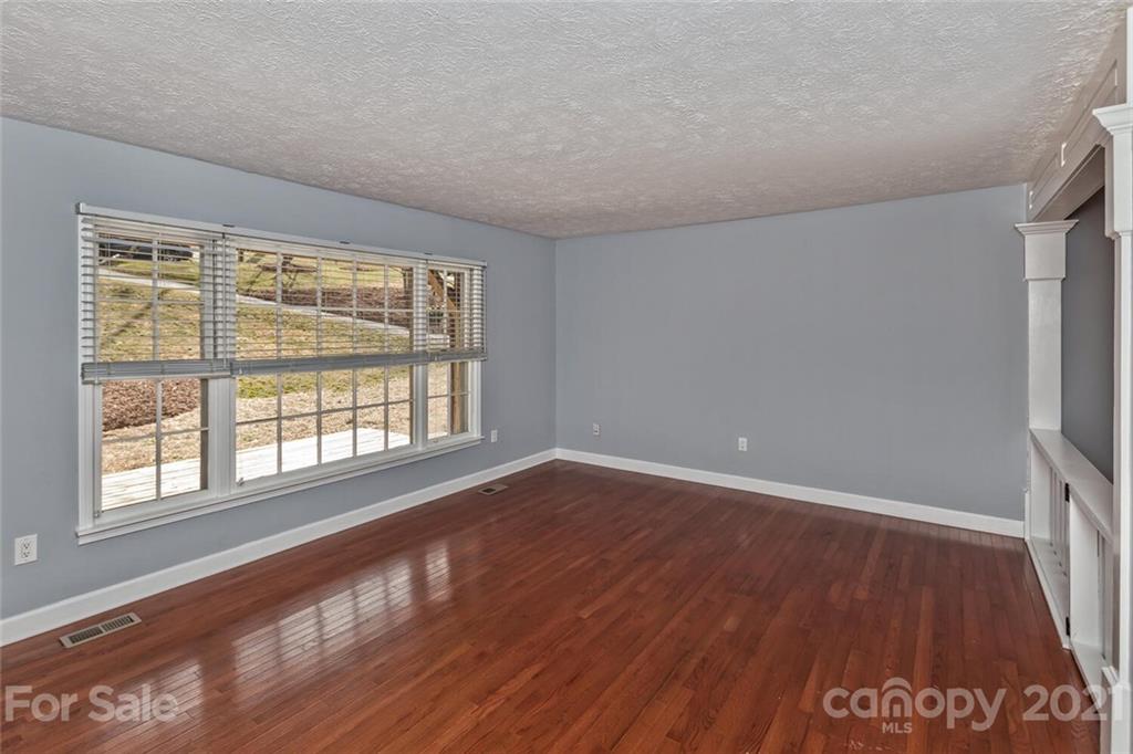 12 Mayfair Drive Candler NC 28715