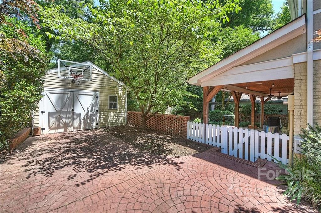 2325 Pender Place Charlotte NC 28209