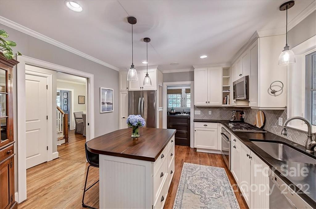 2325 Pender Place Charlotte NC 28209