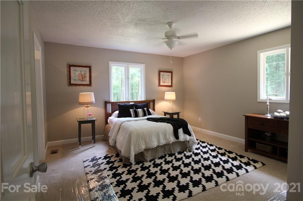2533 Dogwood Circle Charlotte NC 28208
