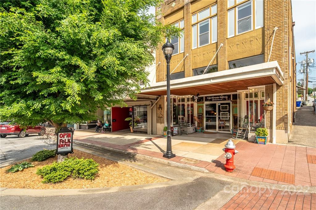 902 West Avenue NW Lenoir NC 28645