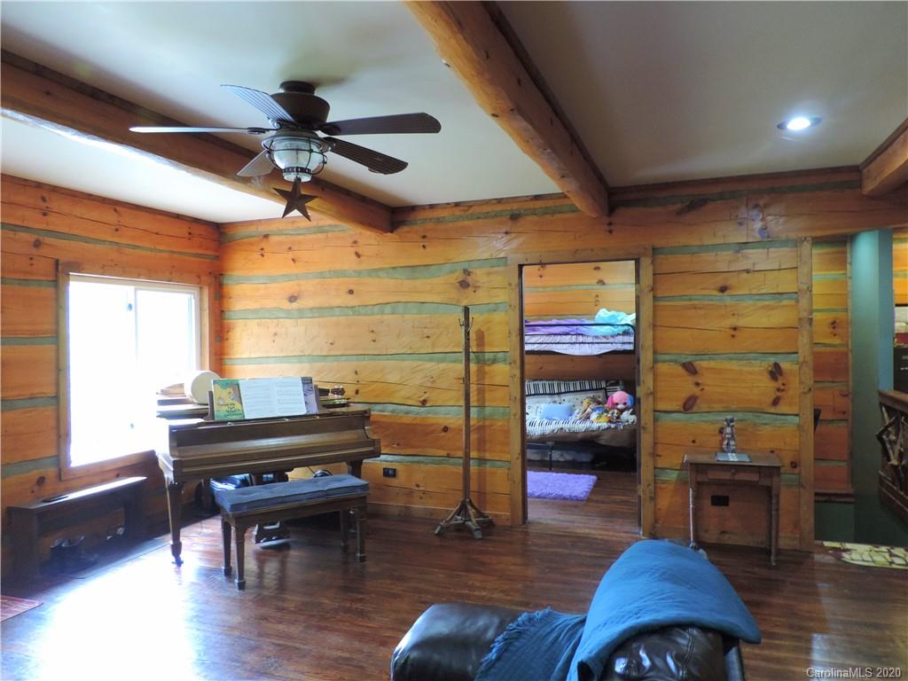 87 Ivy Bluffs Marshall NC 28753