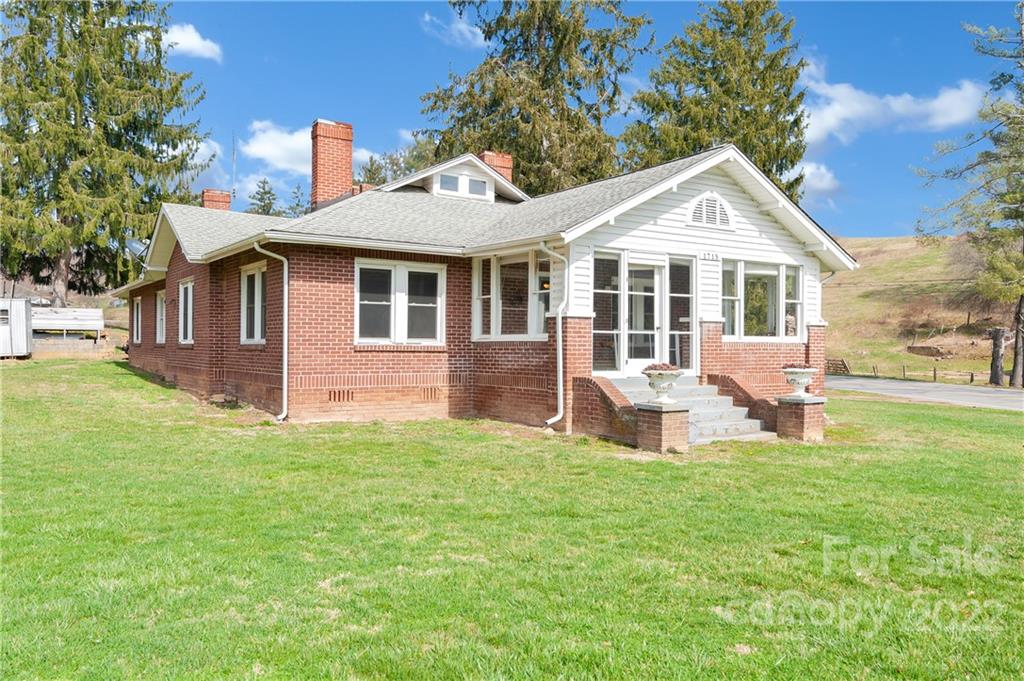 1715 Thickety Road Clyde NC 28721