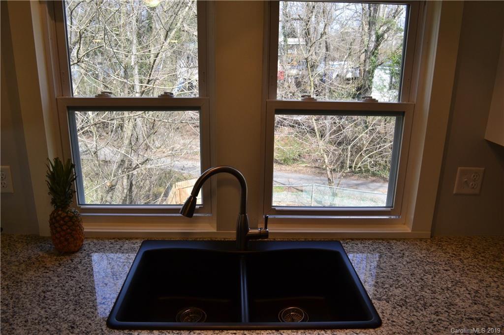75 Sand Hill School Road Asheville NC 28806