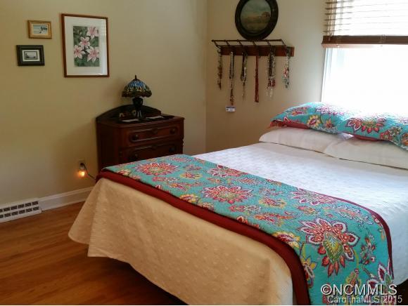 25 Red Oak Road Asheville NC 28804