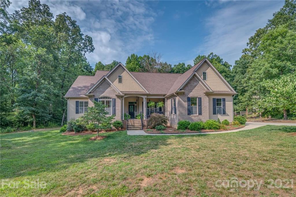 52 Woodridge Court Columbus NC 28722