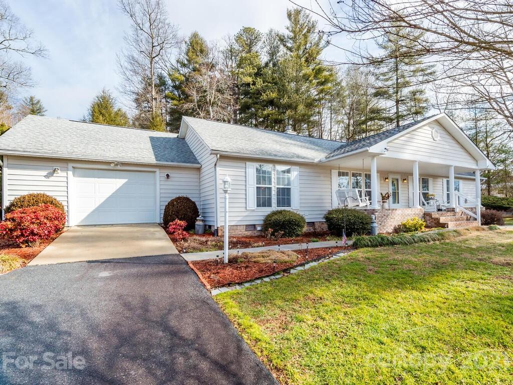 18 Stratford Drive Penrose NC 28766