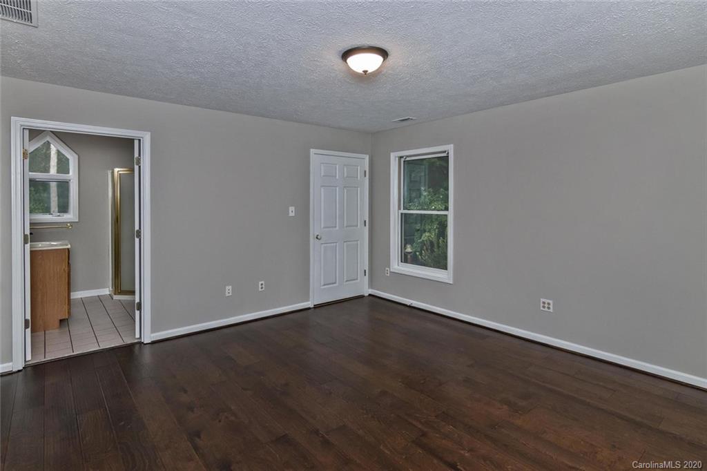 12 La Michele Place Leicester NC 28748