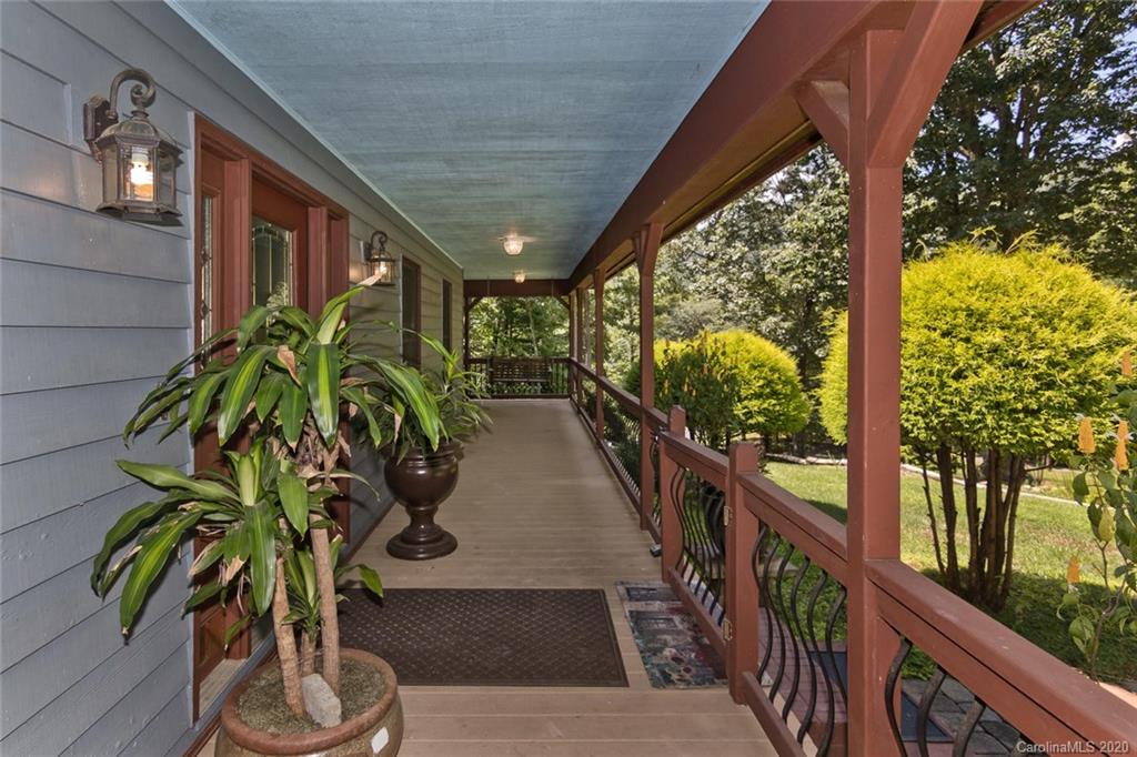 12 La Michele Place Leicester NC 28748