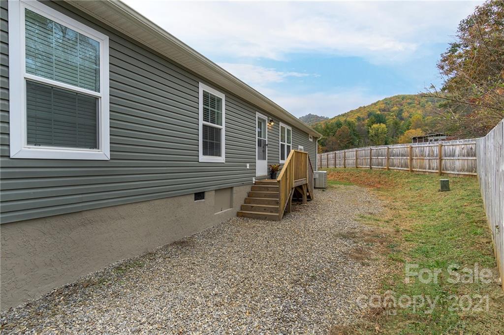 7 County Cork Way Candler NC 28715
