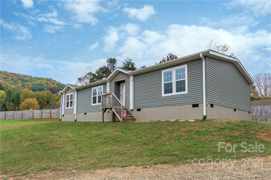 7 County Cork Way Candler NC 28715