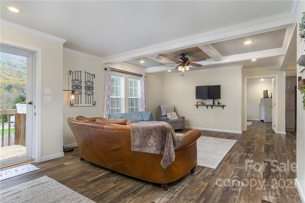 7 County Cork Way Candler NC 28715