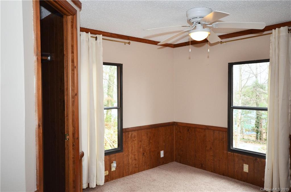 30 Woodscape Drive Mills River NC 28759