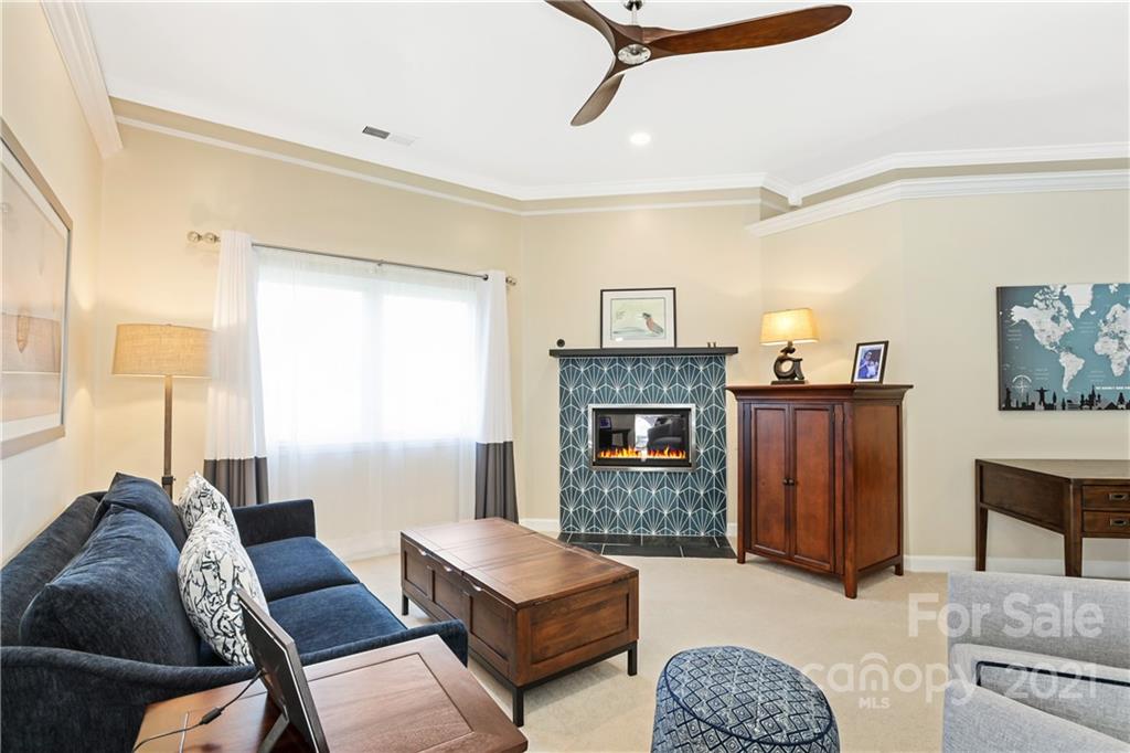 12104 New Abbey Place Charlotte NC 28273