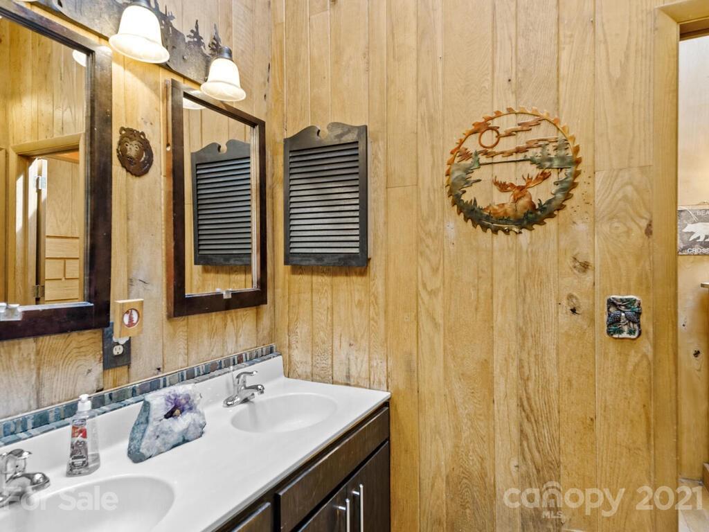 251 Riding High Road Waynesville NC 28785