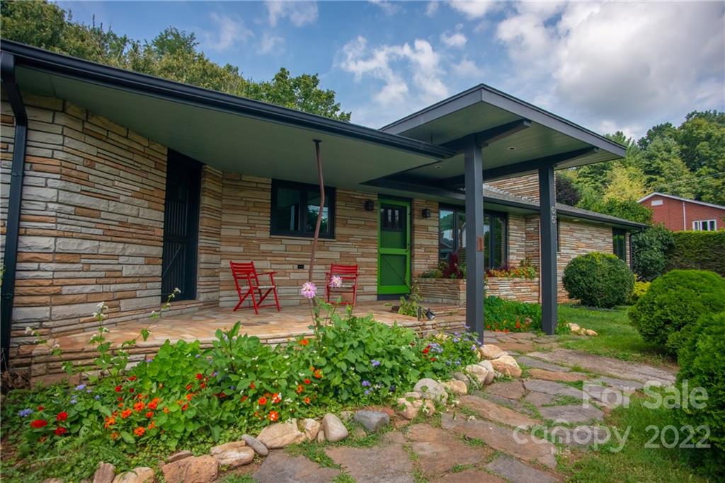 65 Summit Street Burnsville NC 28714