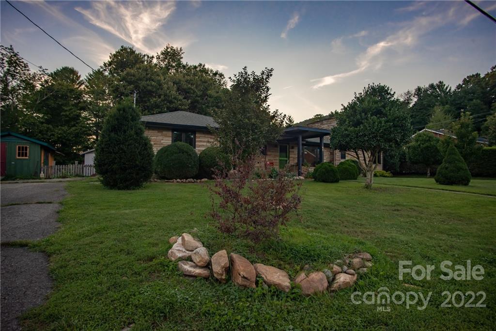 65 Summit Street Burnsville NC 28714