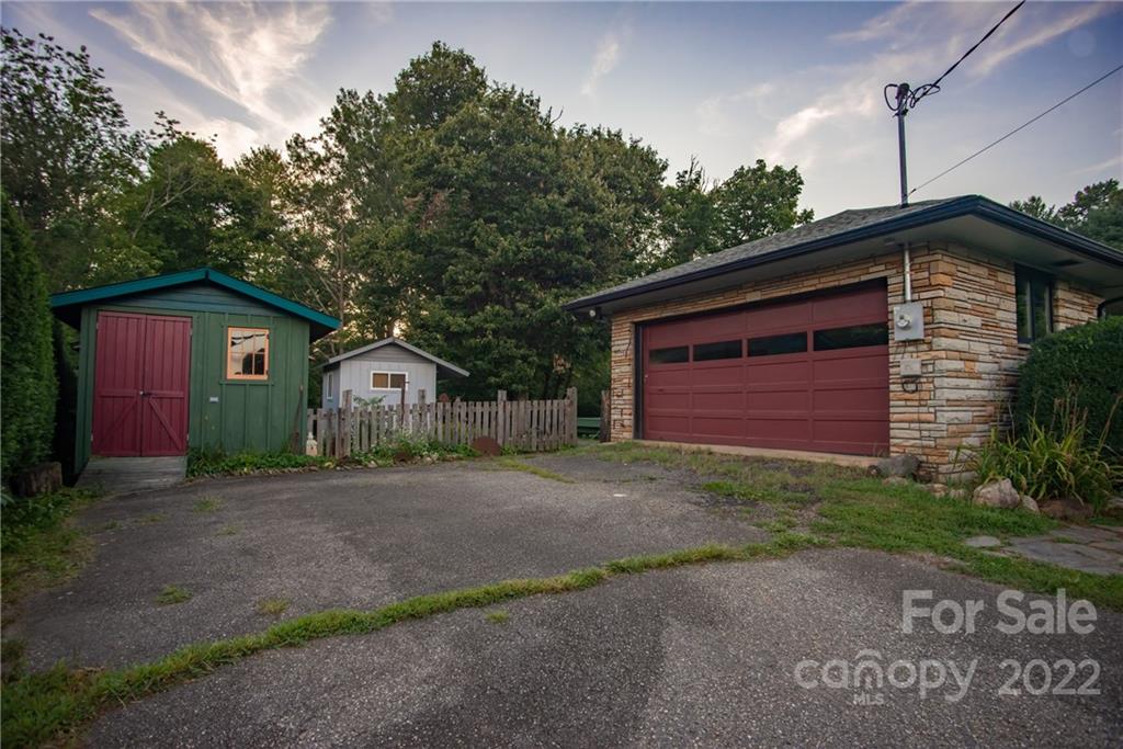65 Summit Street Burnsville NC 28714