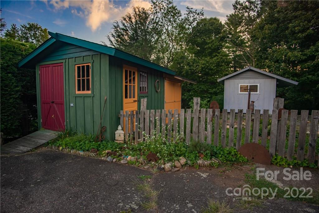 65 Summit Street Burnsville NC 28714
