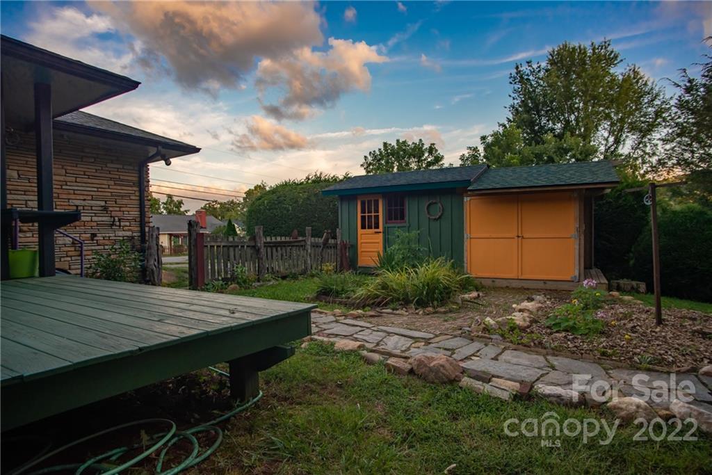 65 Summit Street Burnsville NC 28714
