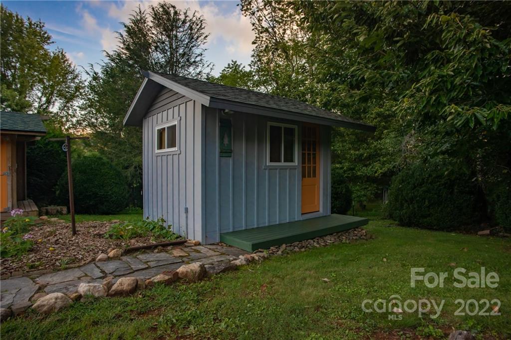 65 Summit Street Burnsville NC 28714