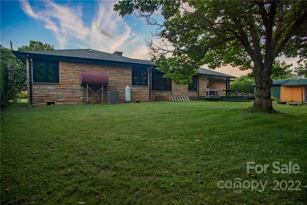 65 Summit Street Burnsville NC 28714