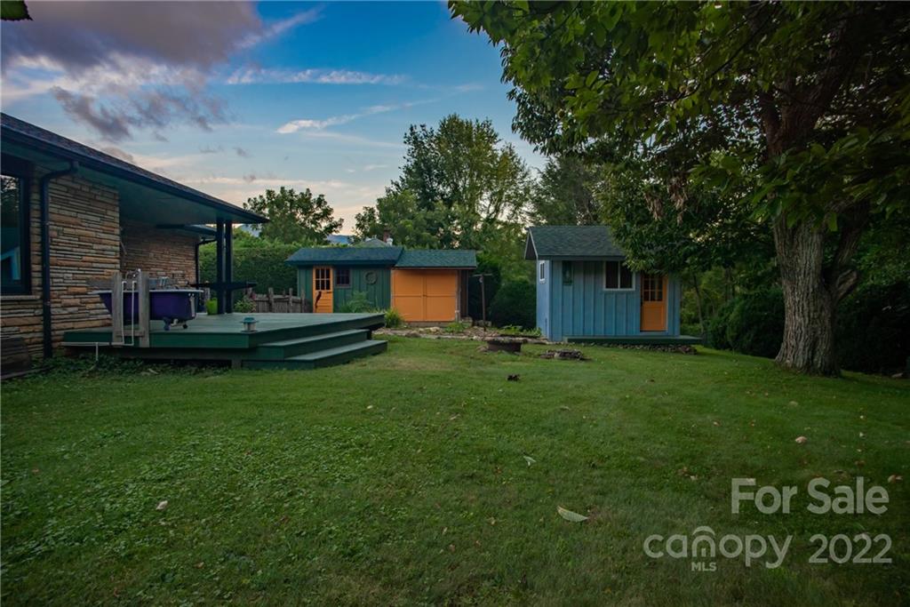 65 Summit Street Burnsville NC 28714