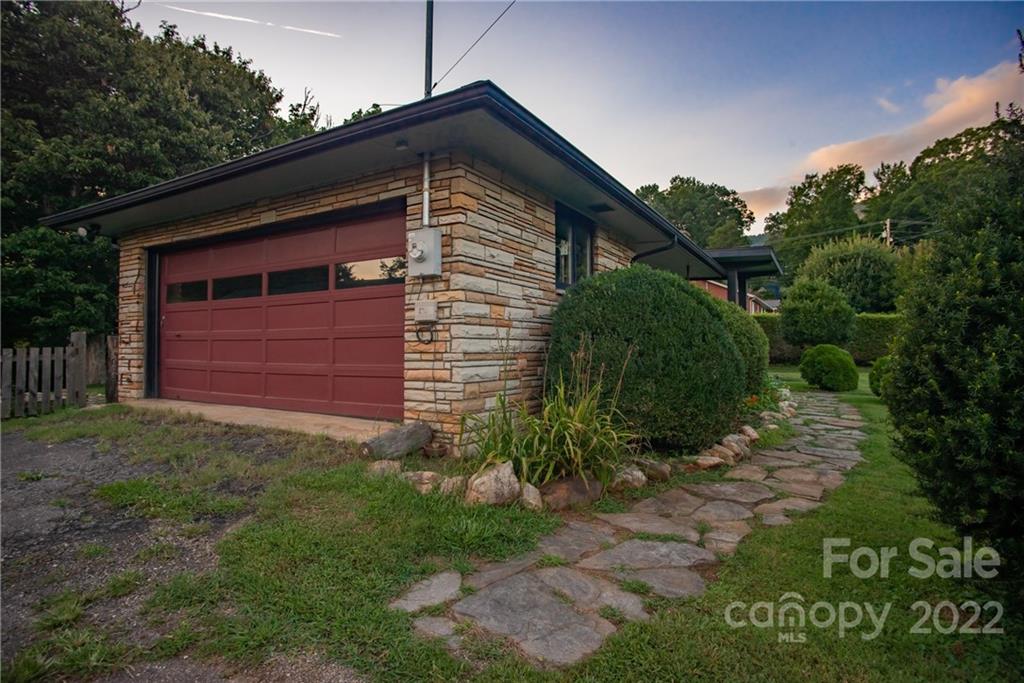 65 Summit Street Burnsville NC 28714