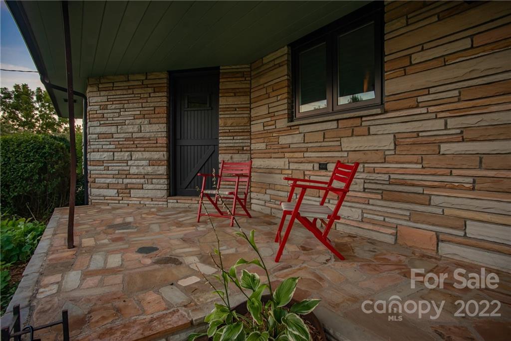 65 Summit Street Burnsville NC 28714