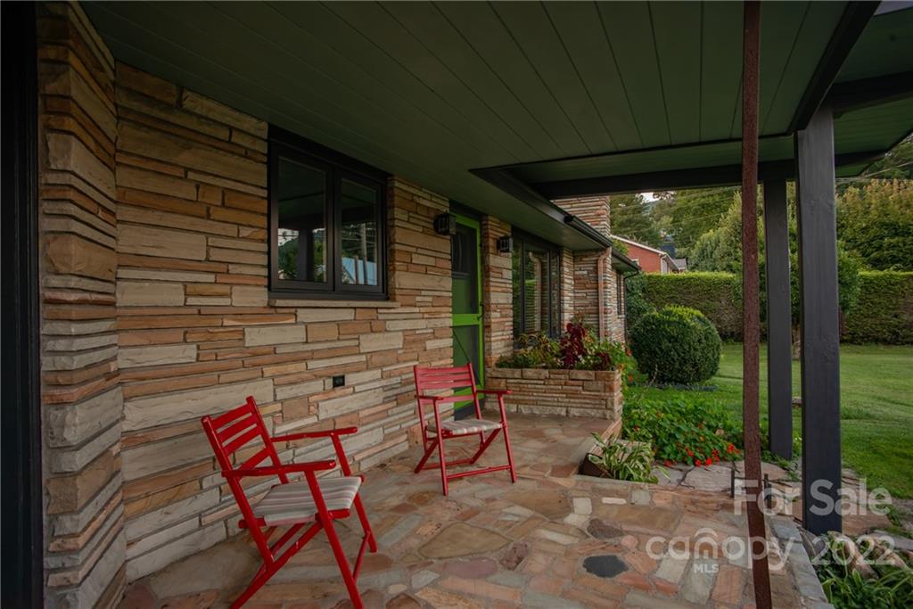 65 Summit Street Burnsville NC 28714