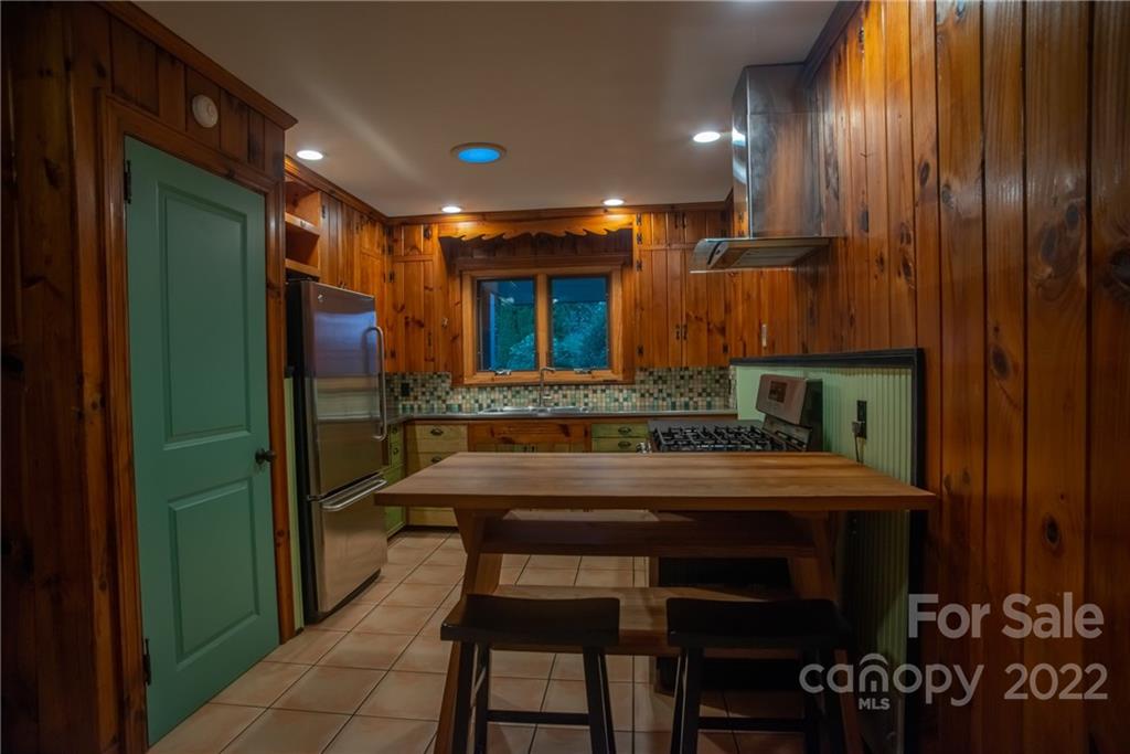 65 Summit Street Burnsville NC 28714