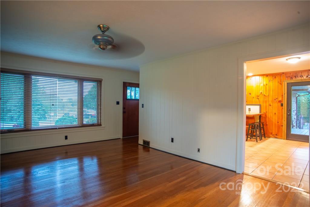 65 Summit Street Burnsville NC 28714