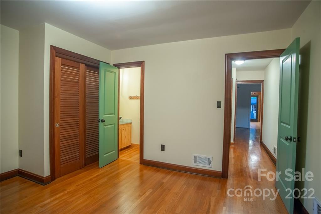 65 Summit Street Burnsville NC 28714