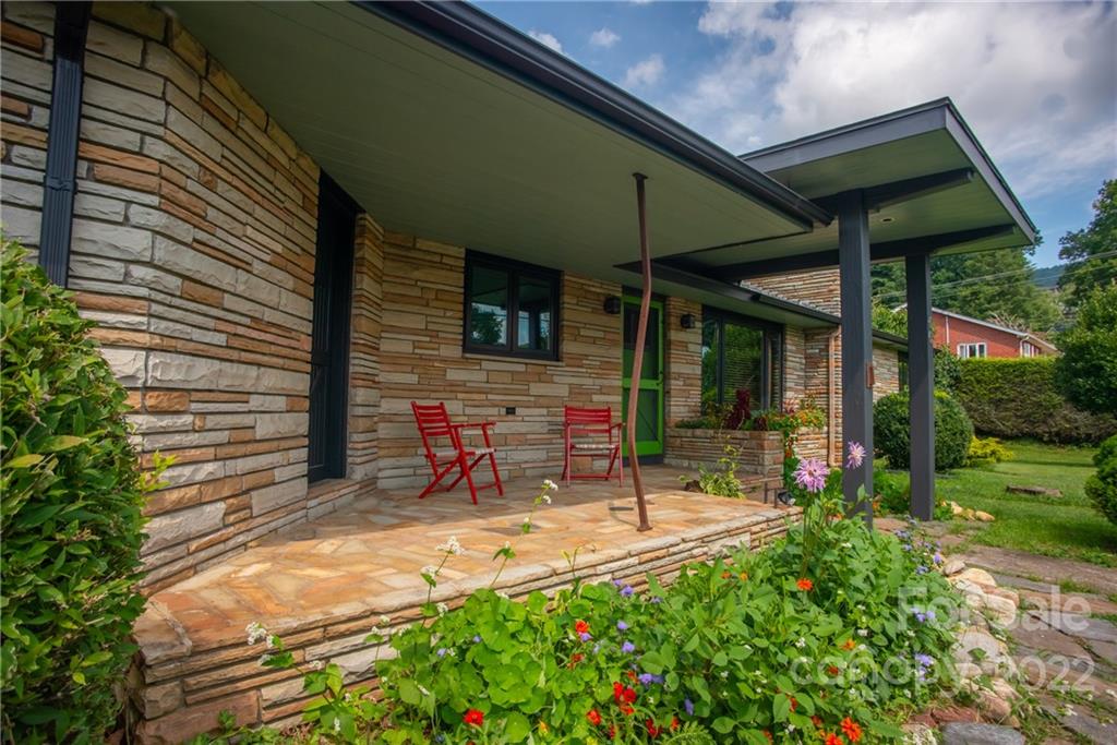 65 Summit Street Burnsville NC 28714