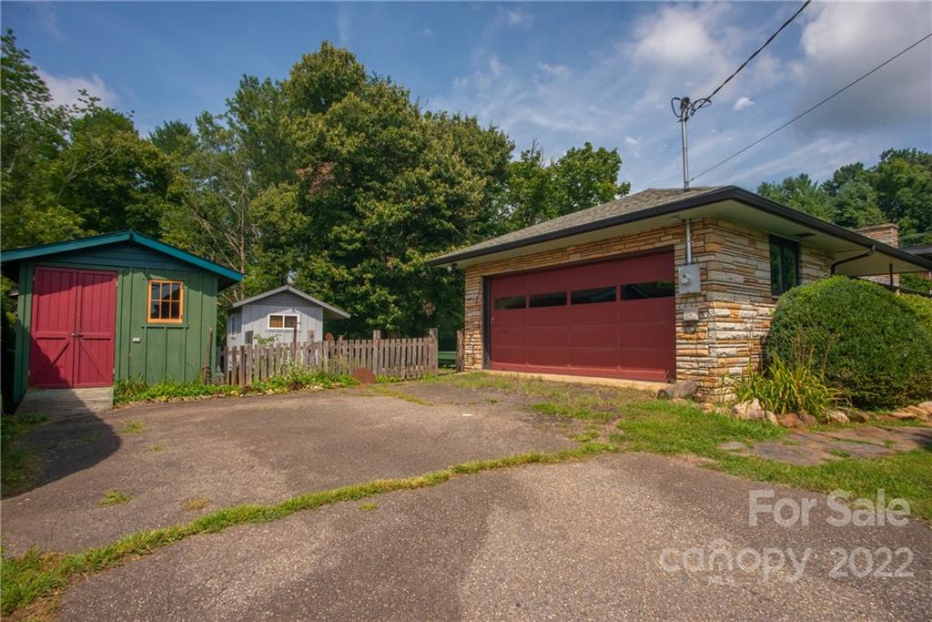 65 Summit Street Burnsville NC 28714