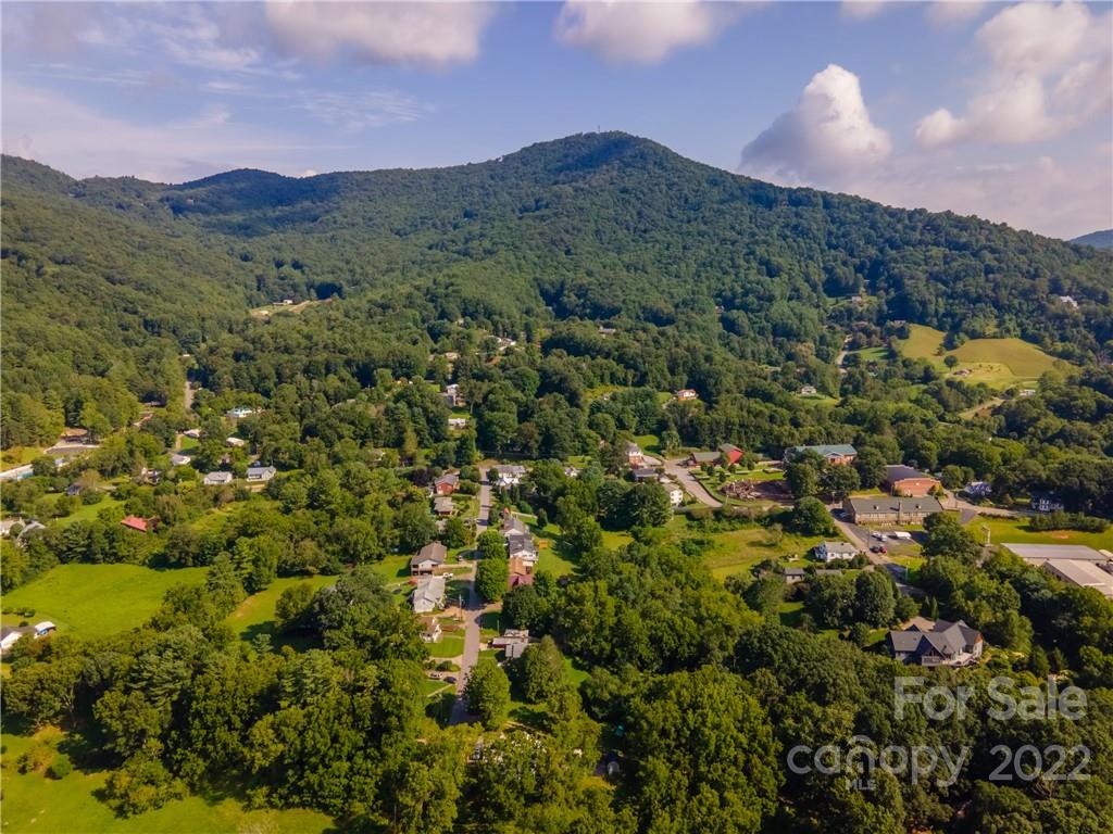 65 Summit Street Burnsville NC 28714