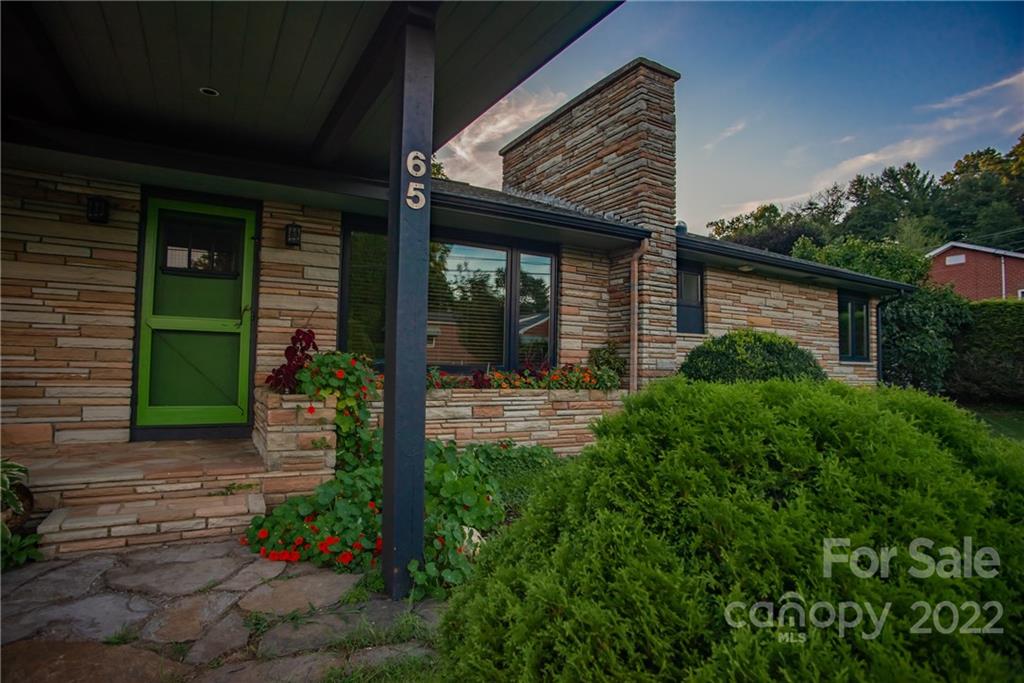 65 Summit Street Burnsville NC 28714