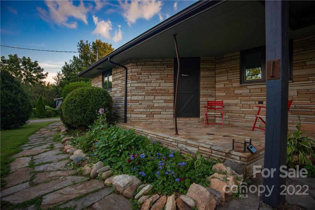 65 Summit Street Burnsville NC 28714