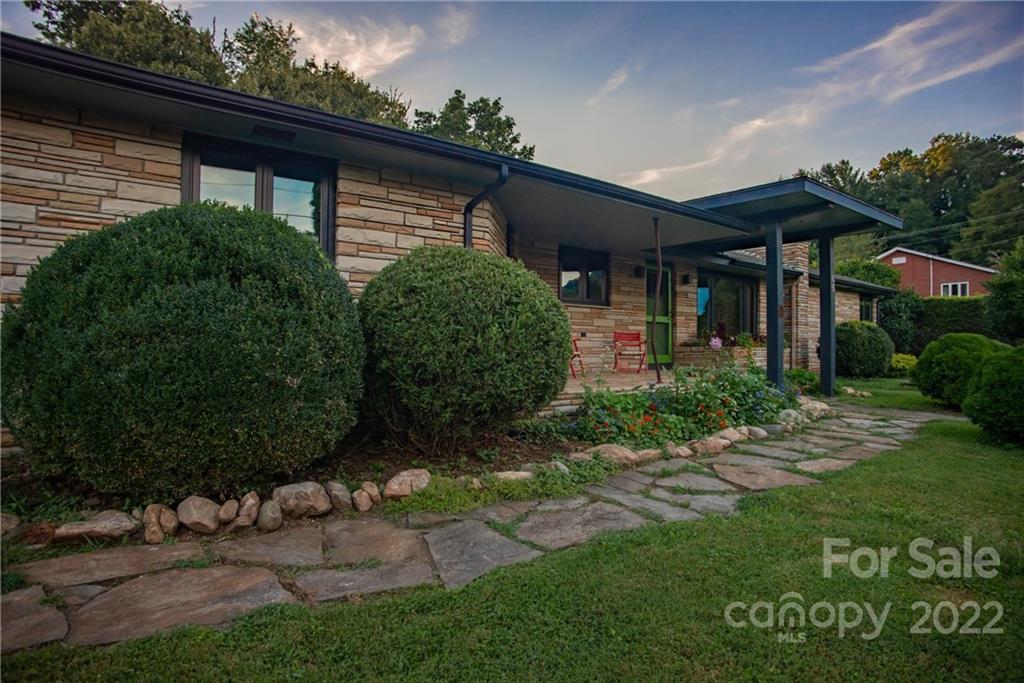 65 Summit Street Burnsville NC 28714