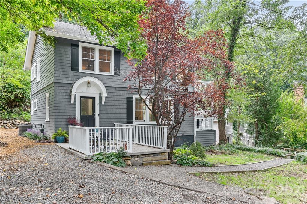 17 Howland Road Asheville NC 28804