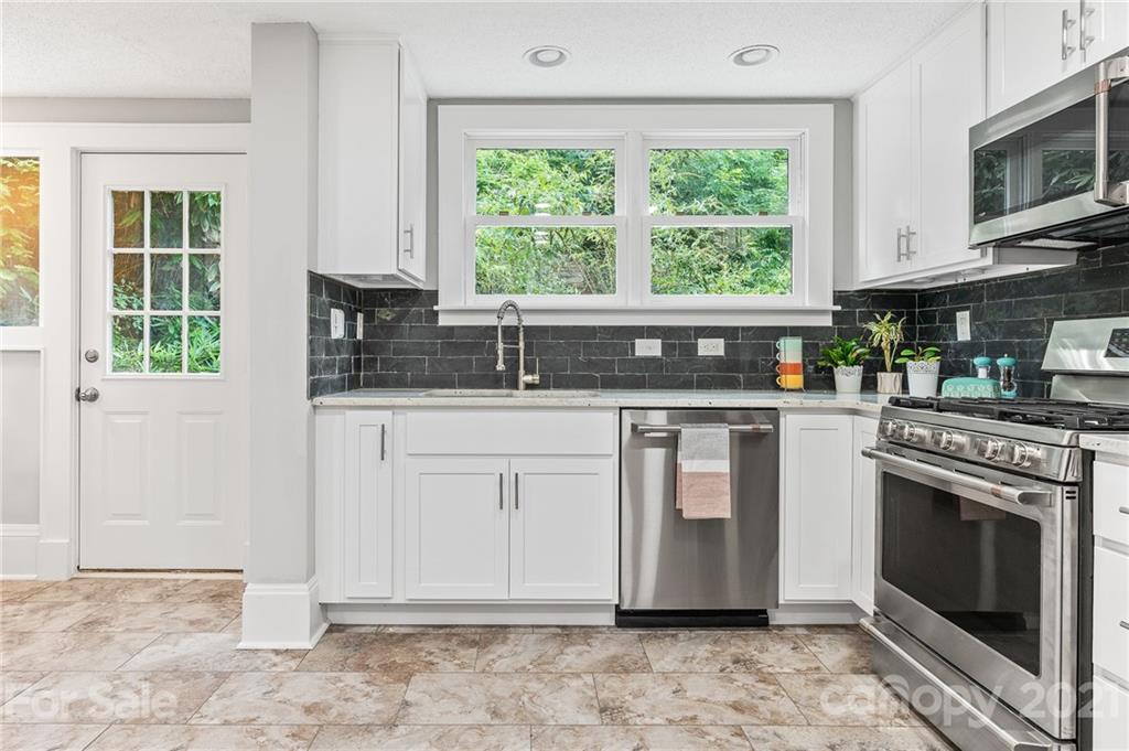 17 Howland Road Asheville NC 28804