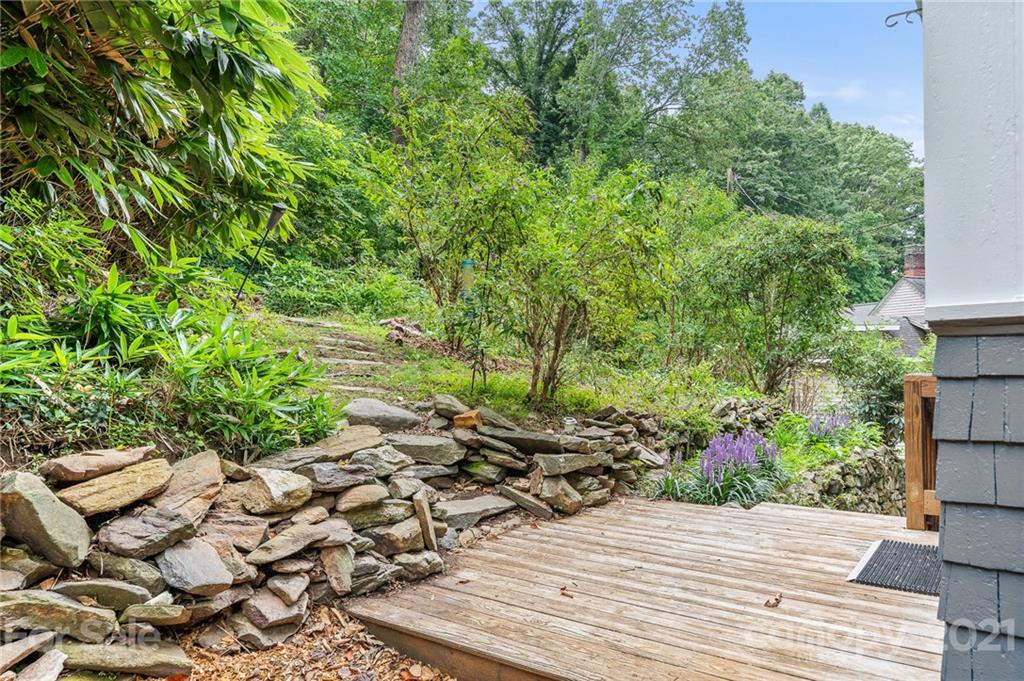 17 Howland Road Asheville NC 28804