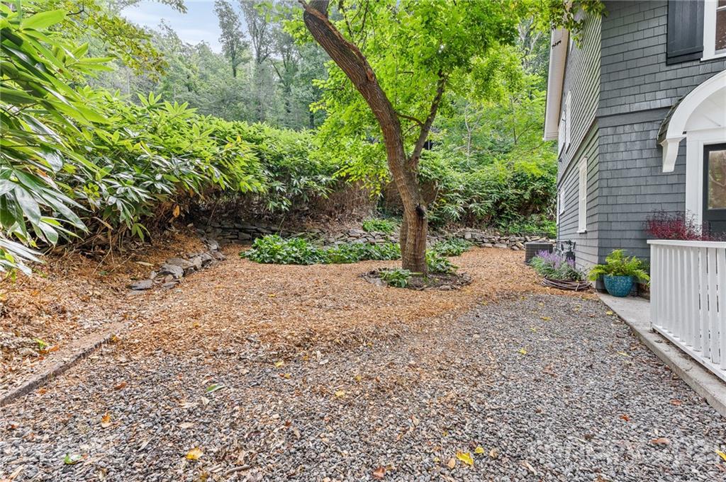 17 Howland Road Asheville NC 28804
