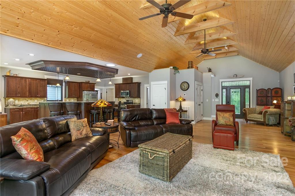 10 Heron Pond Lane Asheville NC 28805