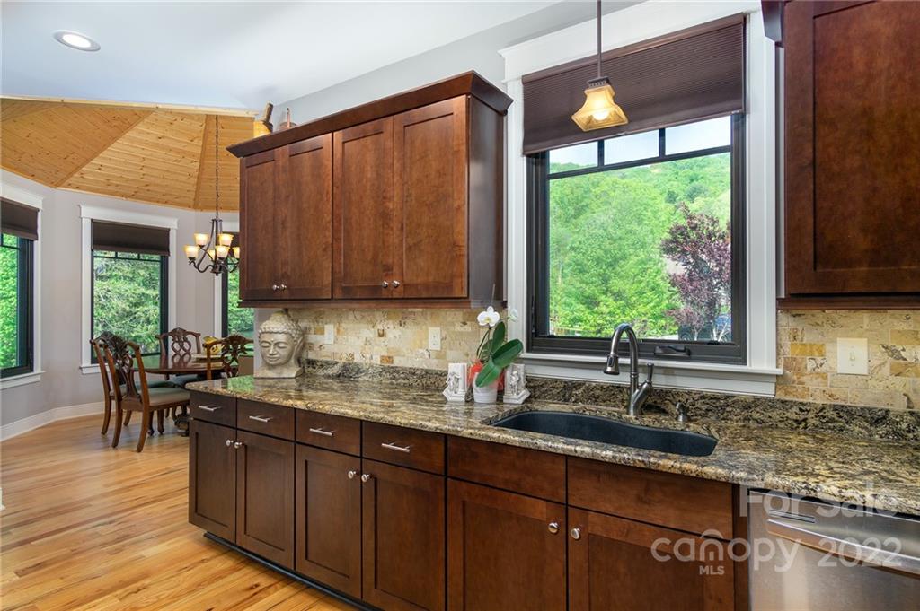 10 Heron Pond Lane Asheville NC 28805