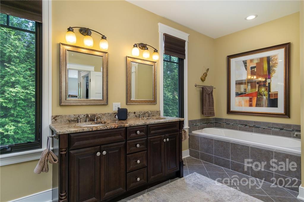 10 Heron Pond Lane Asheville NC 28805