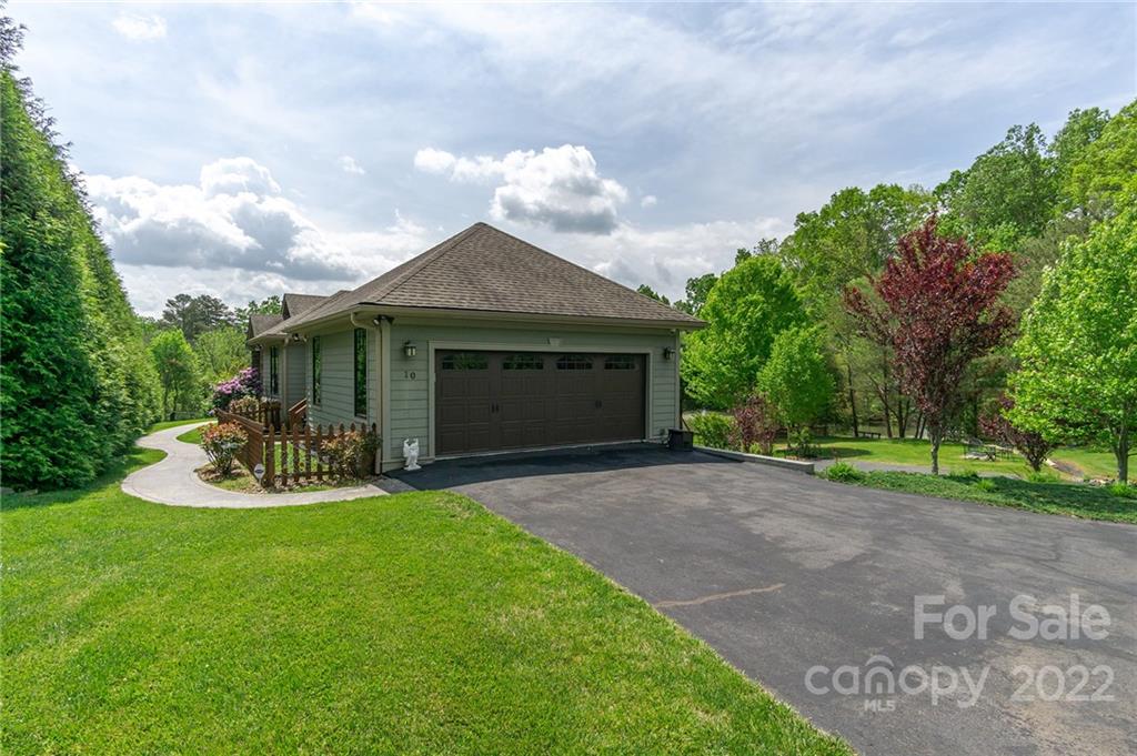 10 Heron Pond Lane Asheville NC 28805