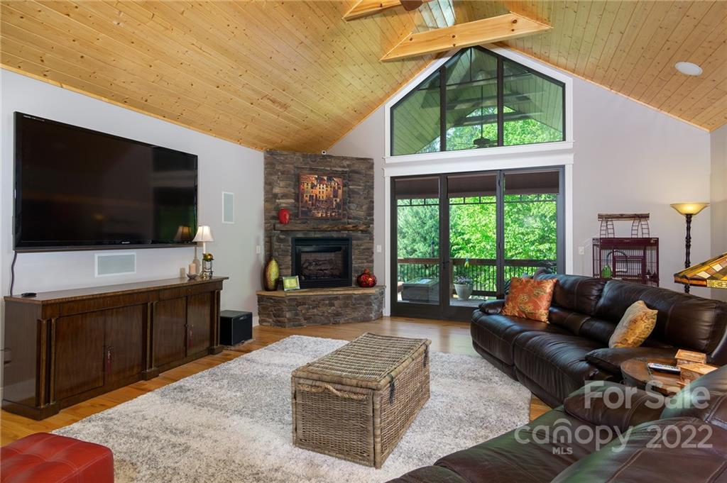 10 Heron Pond Lane Asheville NC 28805